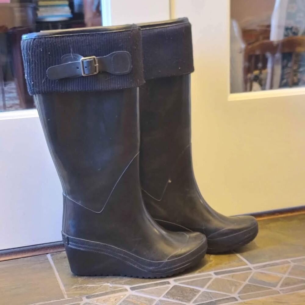 Rubber boots, size 5.5, wedge heel fold over trim fashionable rain boots